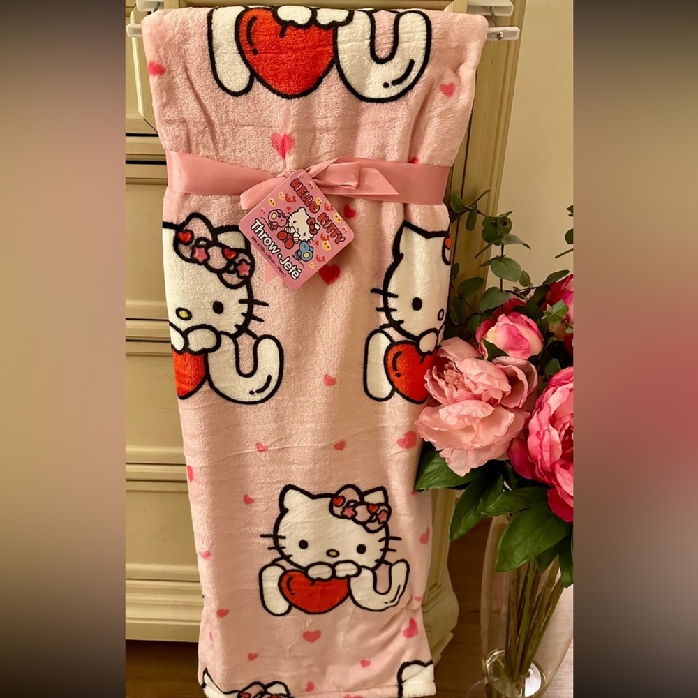 Hello Kitty Valentines Bundle - Picture 4 of 5